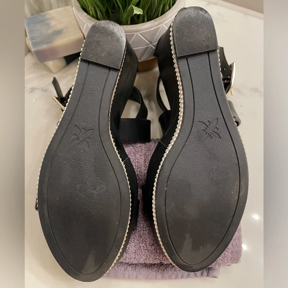 BCBGeneration Jae Black Platform Strappy Wedge Gold Buckle & Chain Detail - Picture 5 of 12